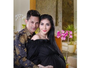 Nikah Tanpa Restu, Lucky Perdana Kini Jadi Bapak