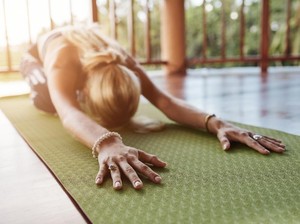 Begah Tapi Susah Kentut? 5 Gerakan Yoga Ini Bisa Mengatasinya