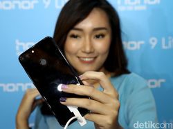 Senandung Lenka Saat Perkenalkan Tiga Ponsel Honor di Jakarta