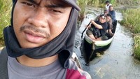Tim penyelemat mengevakuasi 7 orang yang naik pohon.