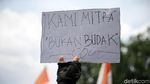 Penampakan Massa Driver Ojol Demo di Depan Istana