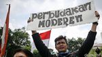 Penampakan Massa Driver Ojol Demo di Depan Istana