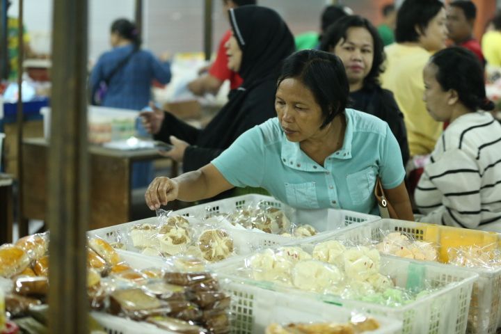 aktivitas di pasar kembang surabaya