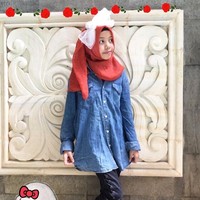 Fatimah Halilintar, anak ke-7 di keluarga ini juga punya gaya hijab yang tak kalah unik. Masih berusia 14 tahun, Fatimah sudah memiliki lebih dari 600 ribu pengikut di Instagram. Foto: Instagram