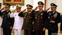 Panglima TNI Marsekal Hadi Tjahjanto dan sejumlah perwira tinggi TNI hadir.