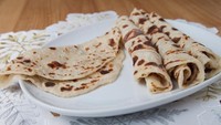 Lefse adalah roti khas asal Norwegia yang dibuat dari campuran tepung terigu, kentang, mentega dan susu atau krim. Ada tongkat kayu khusus yang digunakan untuk membuat adonan roti ini. Setelah adonan siap, roti dimasak di atas wajan datar. Sebagai penambah rasa, biasanya lefse ditambahkan kayu manis, gula atau bumbu khas Norwegia. Foto: Istock
