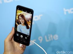 Senandung Lenka Saat Perkenalkan Tiga Ponsel Honor di Jakarta