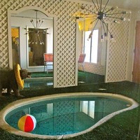 Konsep kolam renang yang unik sekaligus bikin bingung. Foto: Instagram @pleasehatethesethings