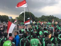 Ojek Online Geruduk Istana Penumpang Terlantar Ojek Online Geruduk Istana Penumpang Terlantar
