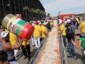 5 Rekor Dunia Pizza Terpecahkan, Pizza dengan Keju Terbanyak hingga Terpanjang!