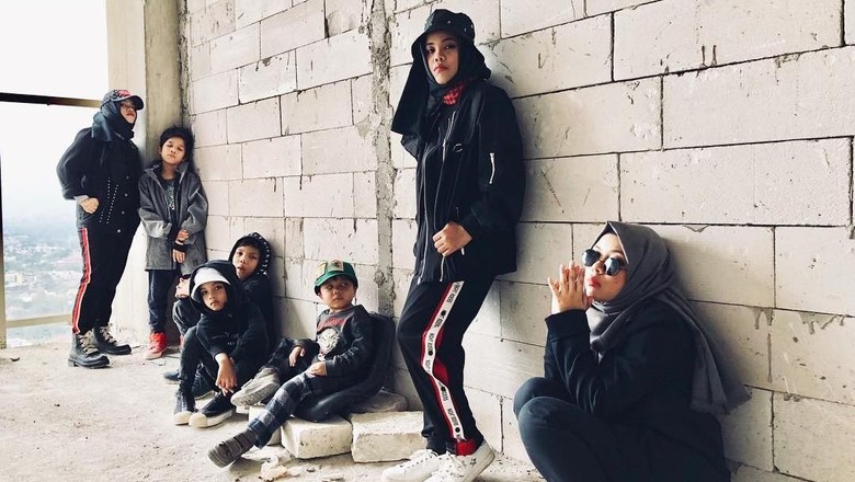 Gen Halilintar dan Skinnyindonesian24 Masuk YouTube Rewind 2018 Gen Halilintar dan Skinnyindonesian24 Masuk YouTube Rewind 2018