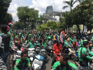Siap-siap, Tarif Ojek Online Bakal Naik
