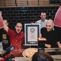 5 Rekor Dunia Pizza Terpecahkan, Pizza dengan Keju Terbanyak hingga Terpanjang!
