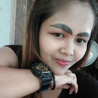 Alis menjadi penyeimbang fitur wajah. Ketika alis bentuknya terlalu tipis atau telalu tebal maka mempengaruhi ke penampilan secara keseluruhan. Seperti wanita ini yang gagal sulam alis hingga ia harus menanggung malu karena bentuk alisnya jadi tak keruan.  Foto: dok. Facebook