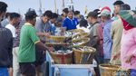 Panen Ikan di Teluk Semaka, Lampung