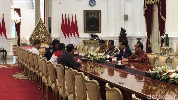 Presiden Jokowi bertemu perwakilan driver ojek online di Istana, Selasa (27/3/2018)