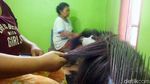 Melihat Pembuatan Rambut Palsu di Purbalingga