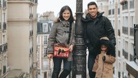 Akhir tahun lalu keduanya juga menghabiskan waktu untuk menikmati keindahan kota London, Inggris. (Dok. Instagram/therealdisastr)