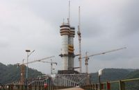  Patungnya dalam progres pembangunan (Statue of Unity)