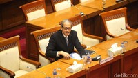 Dody Budi Waluyo menjadi calon Deputi Gubernur yang pertama memaparkan visi misi di depan anggota DPR.