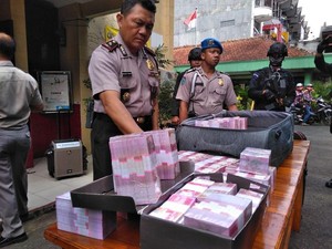 Pengedar Uang Palsu Rp 6 Miliar Dibekuk di Bogor