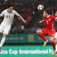 Atlet sepakbola dilatih untuk memiliki ketahanan tubuh yang tinggi. Faktor ini ternyata juga membuat mereka disukai wanita. Peneliti dari Institute of Evolutionary Biology and Environmental Studies di University of Zurich mengungkapkan hasil studi yang menunjukkan daya tarik pria ternyata tak sebatas wajah tampan dan tubuh kekar, tapi juga daya tahan tubuh. Tidak seperti pemain basket dan football, pesepak bola punya kombinasi yang ideal antara kekuatan dan ketahanan, kata Erik Postma, seperti dikutip dari Time. Foto: Stringer/Reuters