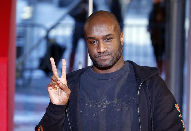 Pada Juni 2017, IKEA mengumumkan kolaborasinya dengan Virgil Abloh, desainer di balik brand hypebeast favorit anak muda, Off-White. Kini koleksi furnitur dan perabot rumah yang diberi nama MARKERAD itu sudah rilis dan mulai dijual. Foto: Dok. Getty Images