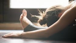 Mau Ikut Yoga Kamasutra Seperti Atta-Aurel? Ini Tips dari Pelatihnya