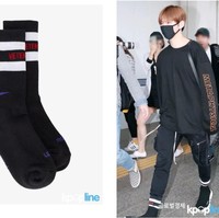 Kang Daniel dari Wanna One memakai kaus kaki Reebok x Vetements yang dijual US$ 95 atau Rp 1,3 juta. Foto: Istimewa