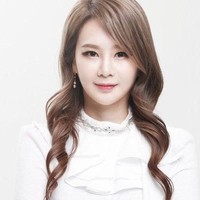 Lee Ji Young adalah pengajar kursus online tentang Kehidupan dan Etika melalui EBSi, sebuah situs web pendidikan yang diperuntukkan bagi siswa sekolah menengah untuk mempersiapkan ujian masuk perguruan tinggi. Ia pun merupakan sosok yang populer di kalangan banyak siswa karena kecantikannya yang disebut mirip Sana Twice dan kemampuan mengajarnya yang mengesankan. Foto: Istimewa