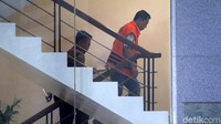 Asep Santika diduga menerima suap dari Miftahhudin (swasta/PT ASP).