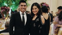 Dian Sastro dan Maulana Indraguna sama-sama jarang muncul di layar kaca, namun keduanya kerap membagi foto kemesraanya di jejaring sosial media. (Dok. Instagram/therealdisastr)