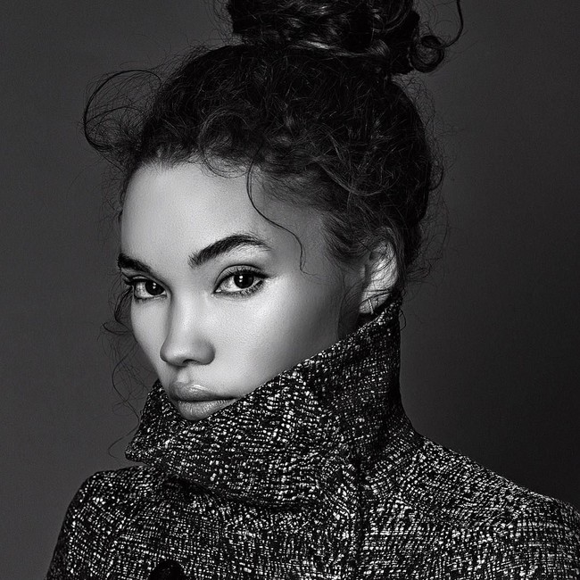 Justin dan Ashley bersama di tahun 2015. Mereka terlihat bermesraan saat menyaksikan pertandingan basket di Los Angeles. Seperti Bronte, Justin Bieber masih berhubungan baik dengan Ashley. Buktinya, beredar foto keduanya sedang hiking di akhir Februari lalu.