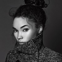 Justin dan Ashley bersama di tahun 2015. Mereka terlihat bermesraan saat menyaksikan pertandingan basket di Los Angeles. Seperti Bronte, Justin Bieber masih berhubungan baik dengan Ashley. Buktinya, beredar foto keduanya sedang hiking di akhir Februari lalu.