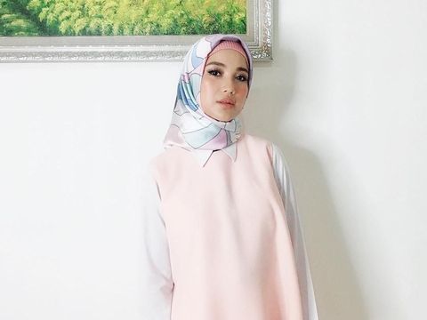 Chacha Frederica berhijab