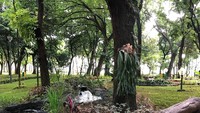Tadi malam saya melakukan sayembara nama apa yang cocok untuk taman ini. Namun saya belum menemukan nama yang kekinian. Semoga dalam 2 hari ke depan, setelah warga sudah mengunjungi tamannya, warga bisa kasih masukan ke kami apa nama taman yang cocok sesuai dengan jaman now. #monas, lanjutnya (Foto: Dok. Instagram Sandiaga Uno)