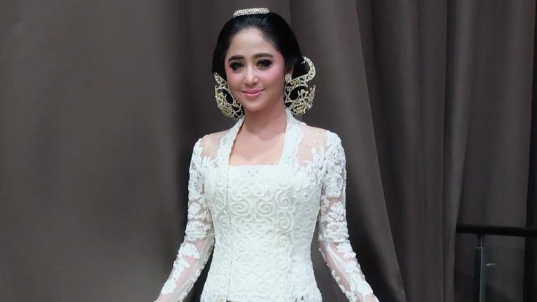 Dewi Persik: Hubungan dengan Nicky Tirta Dulu Hanya Setting-an! Dewi Persik: Hubungan dengan Nicky Tirta Dulu Hanya Setting-an!