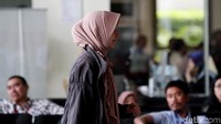 Yaqud hanya diam saat ditanya soal kasusnya. Dia langsung masuk ke dalam lobi gedung KPK.