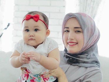 So Sweet! Momen Kebersamaan Adelia Pasha dengan Buah Hatinya