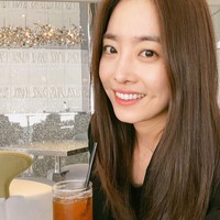 Kim So Yeon atau yang akrab disapa Hailey ini juga merupakan lulusan Universitas Wanita Ehwa. Ia kini mengajar bahasa Inggris. So Yeon pernah beberapa kali masuk televisi termasuk di acara 2 Days 1 Night sebagai teman kencan Kim Jong Min Foto: Istimewa