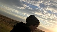David Beckham suka liburan ke alam. Menikmati lanskap yang cantik dan tentu bareng keluarganya. Dia suka membawa anak-anaknya liburan bersama, seperti saat memotret si kecil Cruz Beckham dengan suasana sunset di salah satu taman nasional di Tanzania, Afrika (davidbeckham/Instagram)