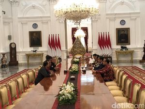 Foto: Driver Ojol Masuk Istana dan Curhat ke Jokowi