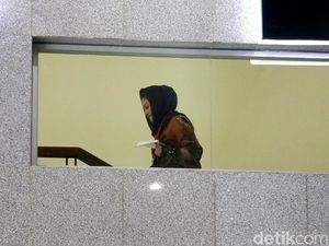 Deisti Sempat Bertemu Novanto Saat Diperiksa KPK
