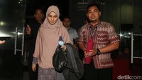 Yaqud disangka menerima suap dari Wali Kota Malang,  M Anton yang juga ditahan dalam kesempatan bersamaan.