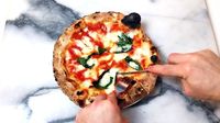 Tak Perlu Garpu dan Pisau  Begini Cara  Makan Pizza Italia 