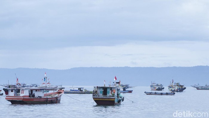 Ratusan nelayan Teluk Semaka, Lampung, memanen hasil tangkapan mereka hasilnyapun langsung dijual di Dermaga itu.