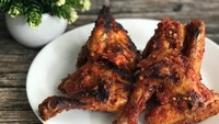 Kalau netizen @mscheli ini termasuk yang rajin. Ia bikin sendiri ayam taliwang di rumah. Tampilannya nggak kalah dengan yang di restoran ya.