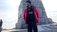 Selama perjalanannya, ia juga membawa tenda untuk istirahat. Ia telah keliling beberapa wilayah Eropa untuk menuju Palestina (walktopalestine/Instagram)