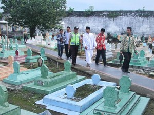 Hari Kedua di Sumenep, Gus Ipul Ziarah ke Asta Tinggi