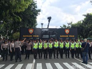 Driver Ojol Demo di Dekat Istana, Kawat Berduri Dipasang